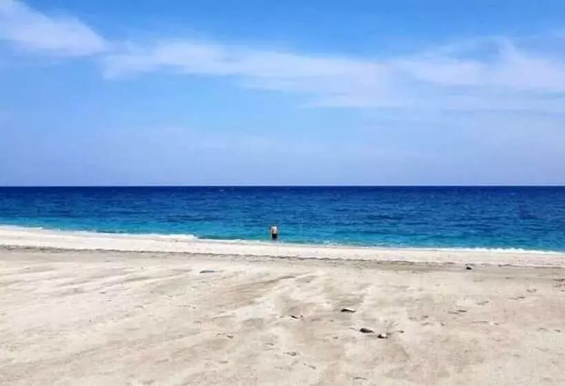 Katerina Fotopoulos Homes & Apartments