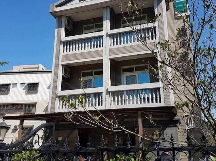 پانسیون Love Player