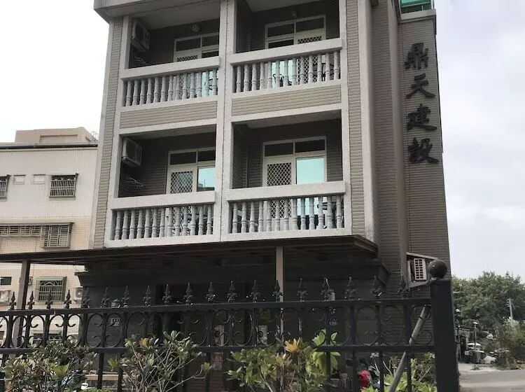 پانسیون Love Player