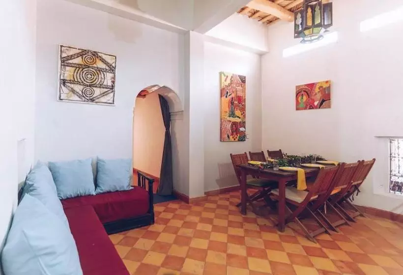 Majatalo Monkey Finger House