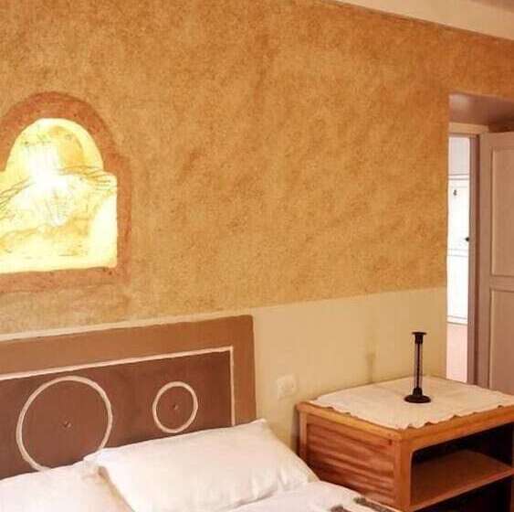 Pension Monkey Finger House