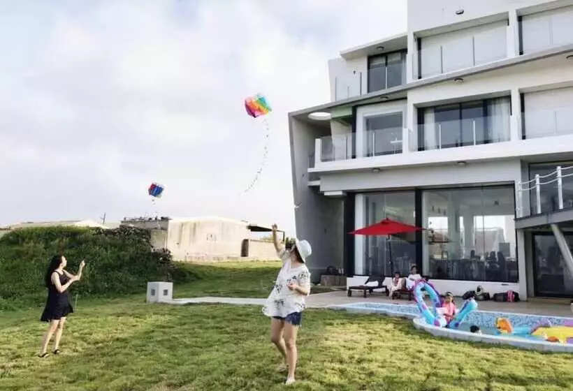 تختخواب و صبحانه Beach Front Villa