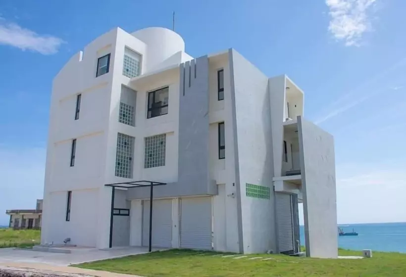 تختخواب و صبحانه Beach Front Villa