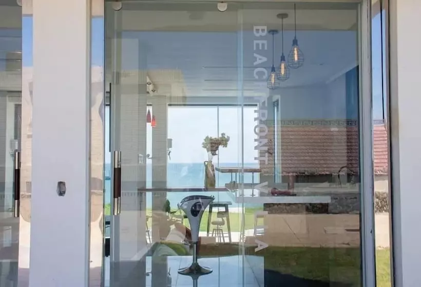 تختخواب و صبحانه Beach Front Villa