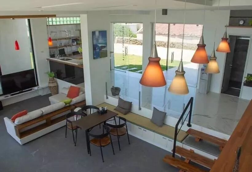 تختخواب و صبحانه Beach Front Villa