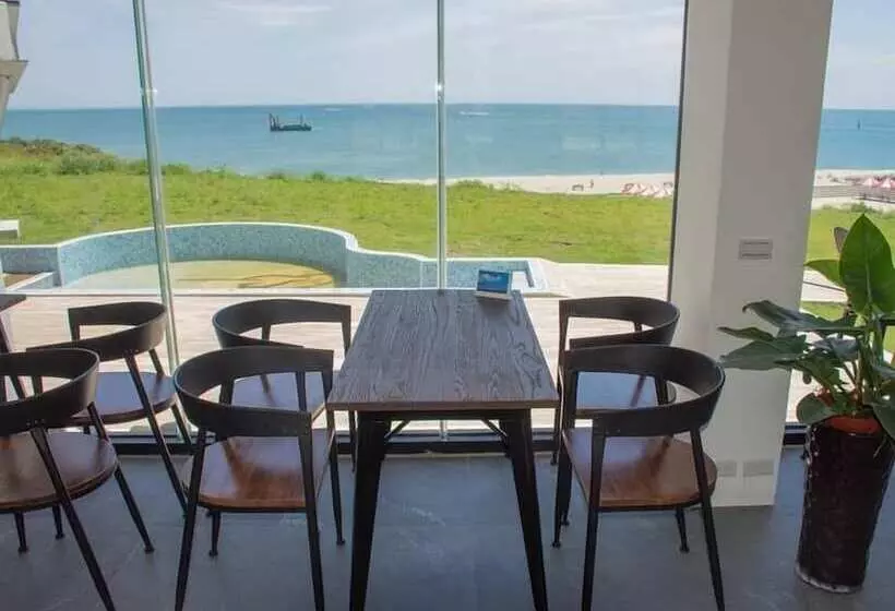 تختخواب و صبحانه Beach Front Villa