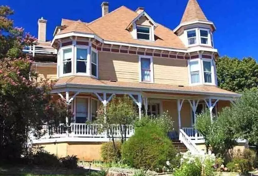 Aamiaismajoitus (B&B) Swan Levine House