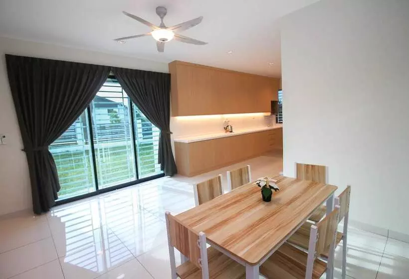 ペンション Alheri Austin Johor