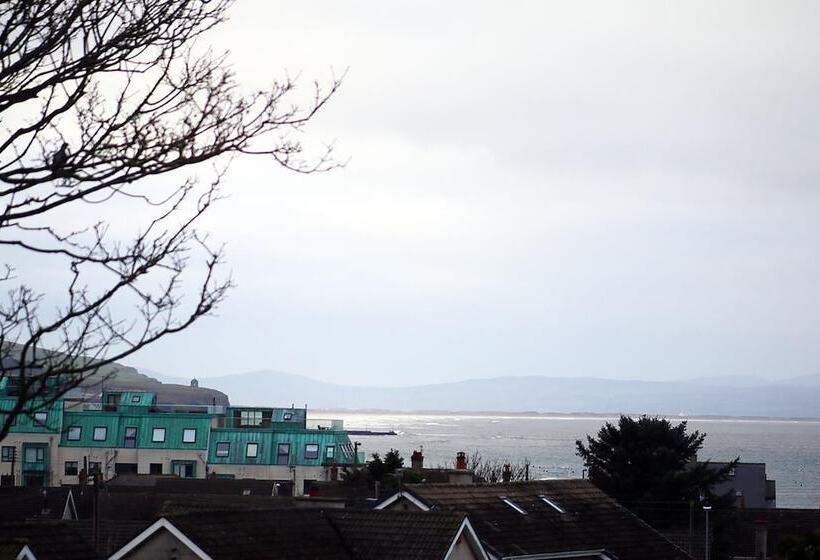 بنسيون The Strand House