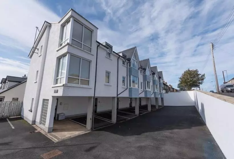 Majatalo The Strand House