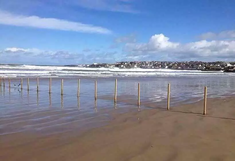 Majatalo The Strand House