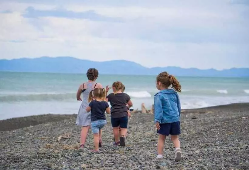 Lomakeskus Leithfield Beach Holiday Park