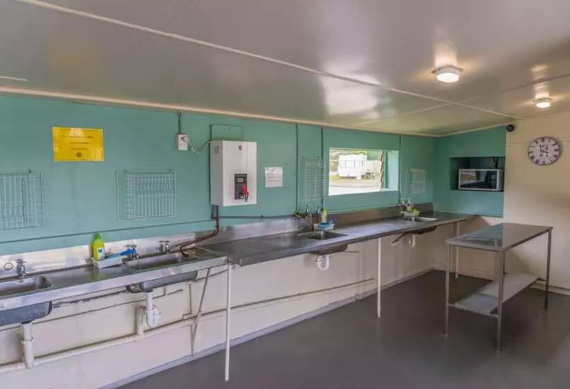 Lomakeskus Leithfield Beach Holiday Park