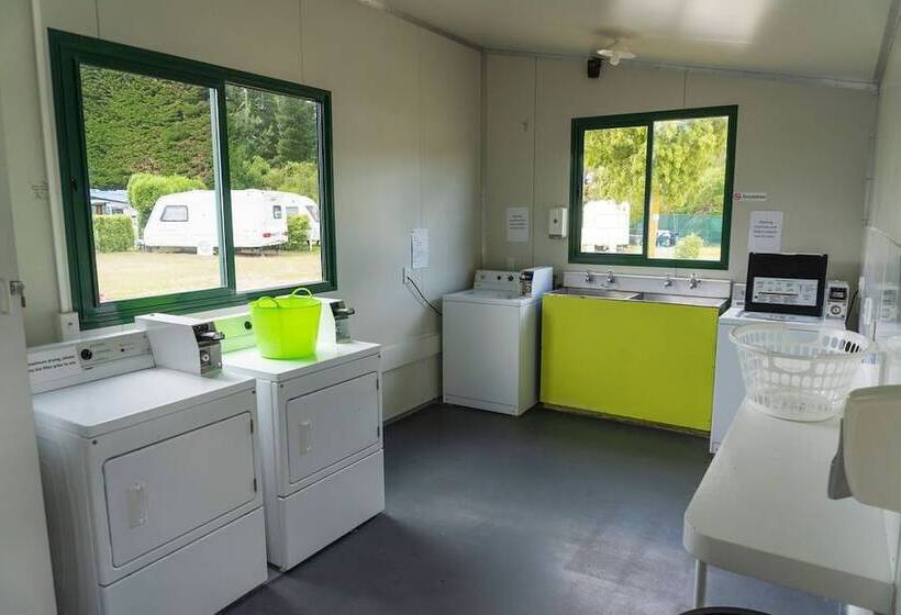 리조트 Leithfield Beach Holiday Park