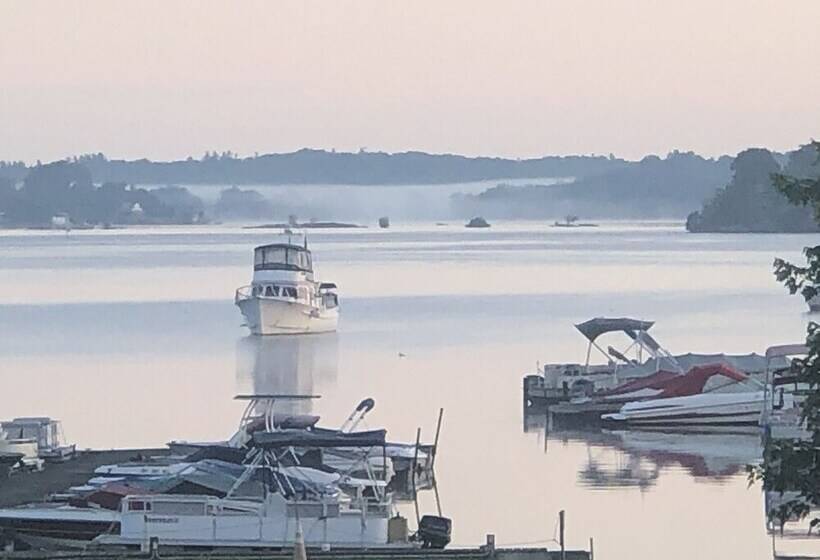 Seaway Slips Waterfront Cottages