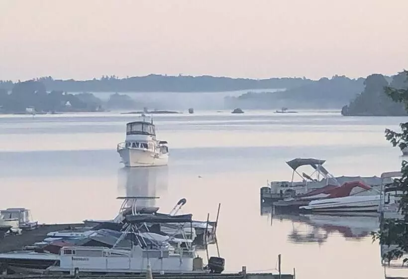 Seaway Slips Waterfront Cottages