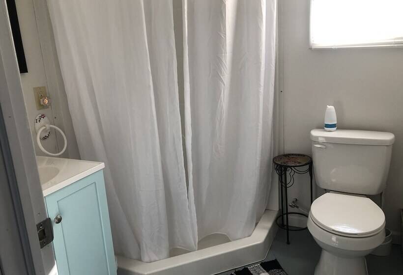 Seaway Slips Waterfront Cottages