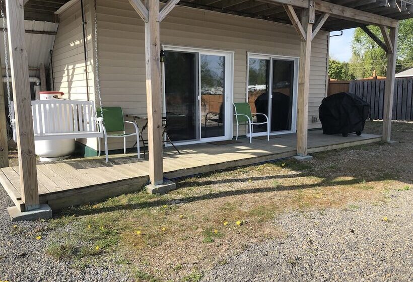 Seaway Slips Waterfront Cottages