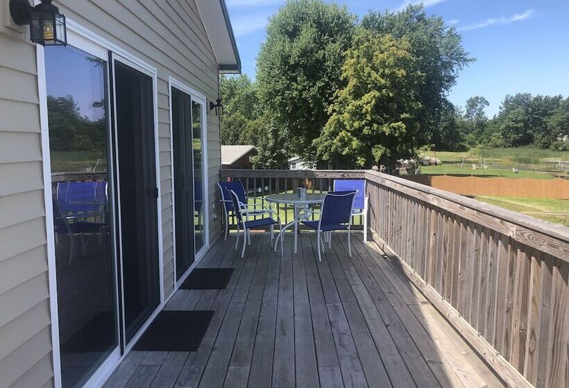 Seaway Slips Waterfront Cottages