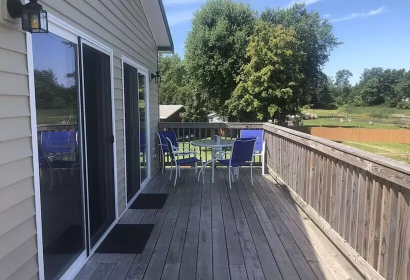 Seaway Slips Waterfront Cottages