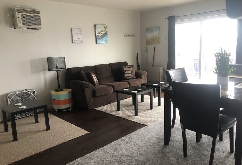 Seaway Slips Waterfront Cottages