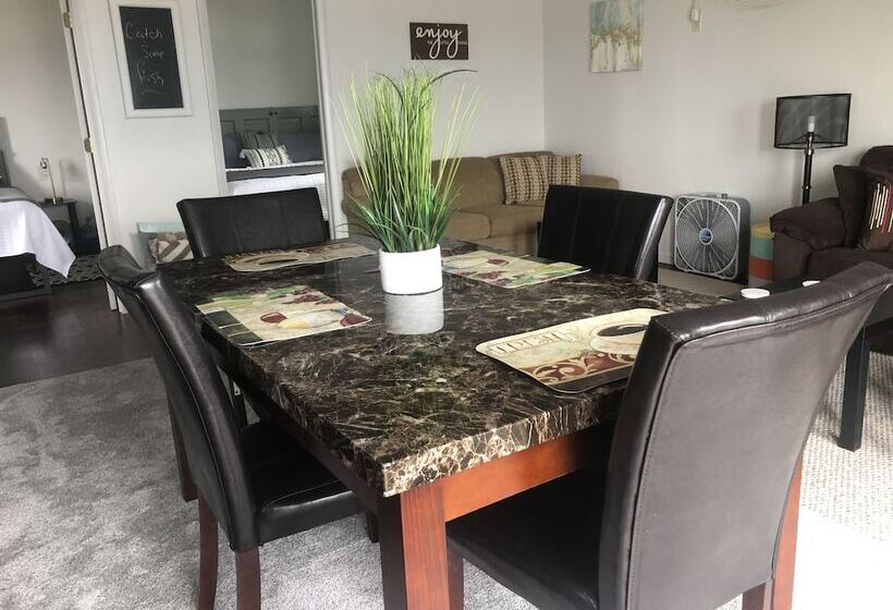 Seaway Slips Waterfront Cottages