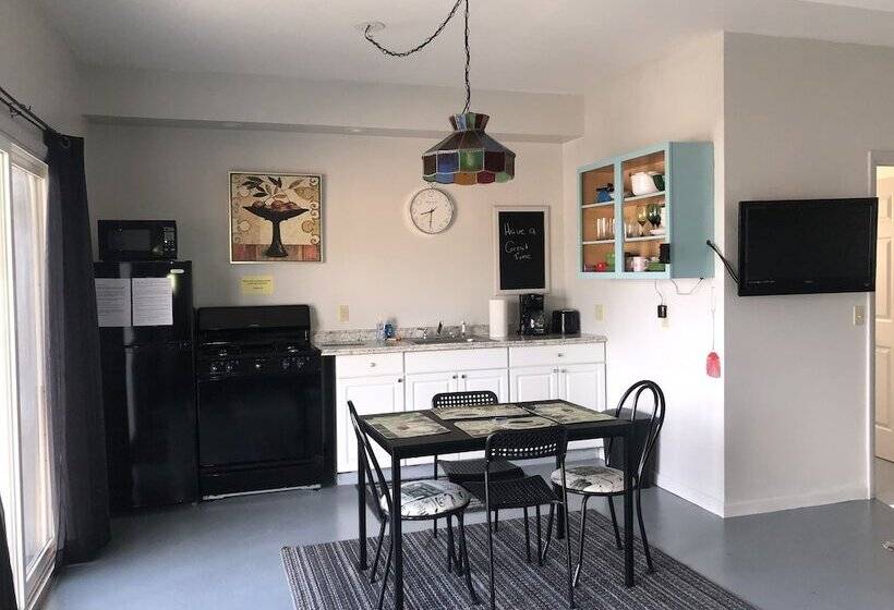 Seaway Slips Waterfront Cottages