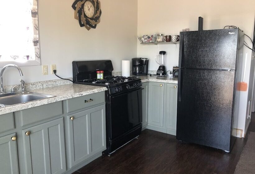 Seaway Slips Waterfront Cottages