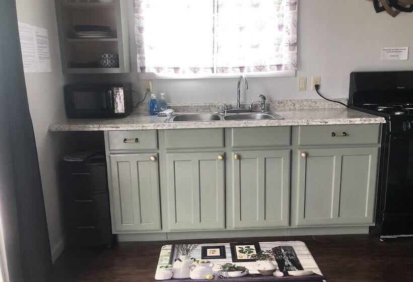 Seaway Slips Waterfront Cottages