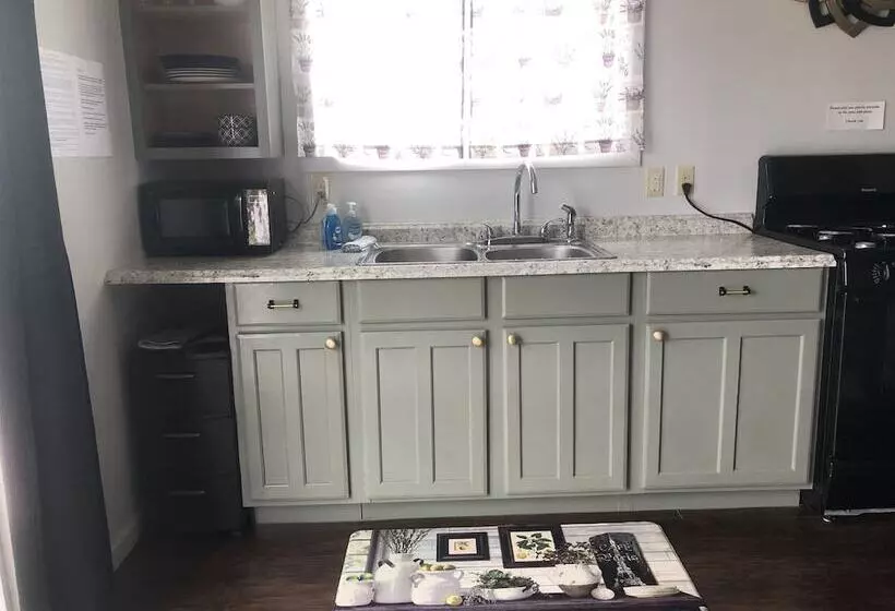 Seaway Slips Waterfront Cottages