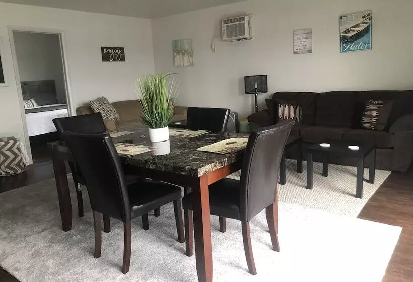 Seaway Slips Waterfront Cottages