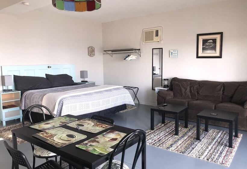 Seaway Slips Waterfront Cottages