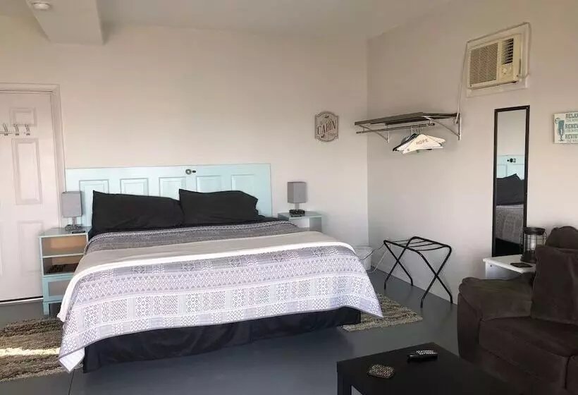 Seaway Slips Waterfront Cottages