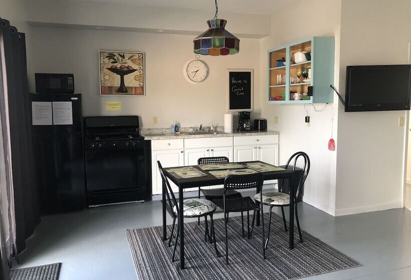 Seaway Slips Waterfront Cottages