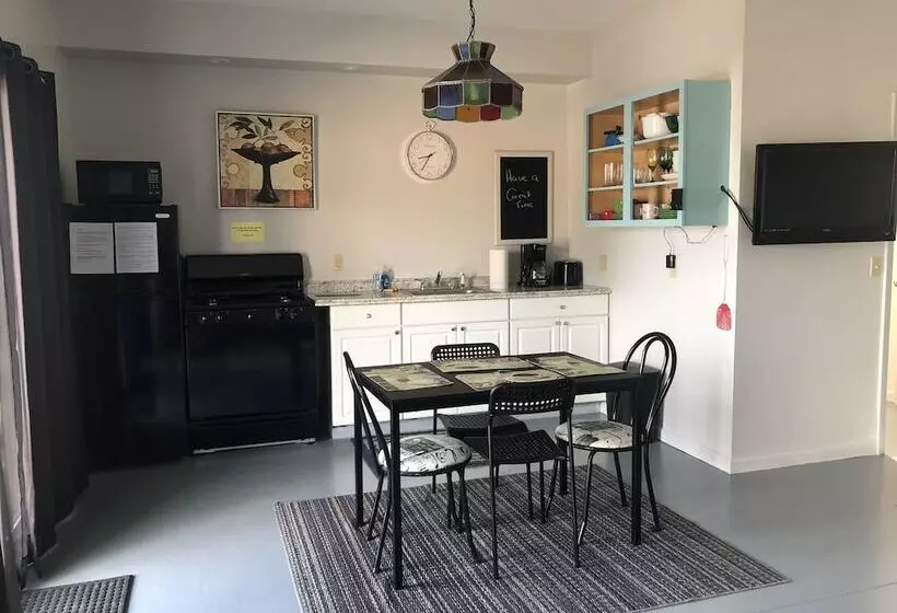 Seaway Slips Waterfront Cottages