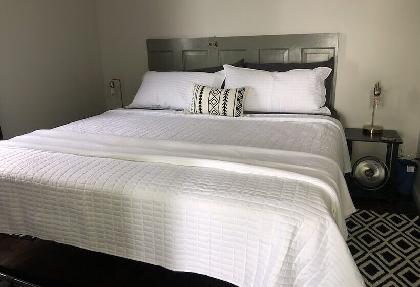 Seaway Slips Waterfront Cottages