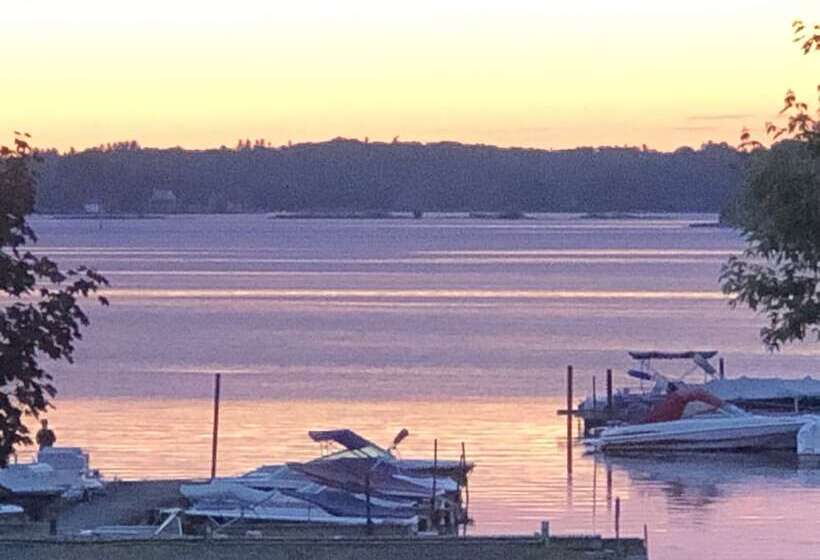 Seaway Slips Waterfront Cottages