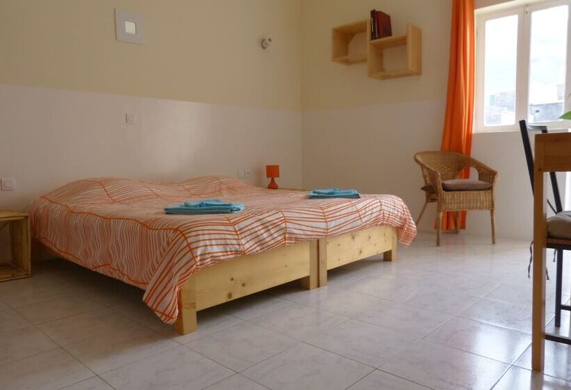 تختخواب و صبحانه Casa D Mar