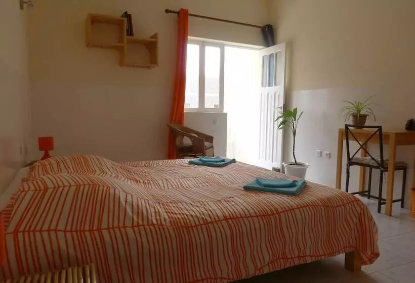 تختخواب و صبحانه Casa D Mar