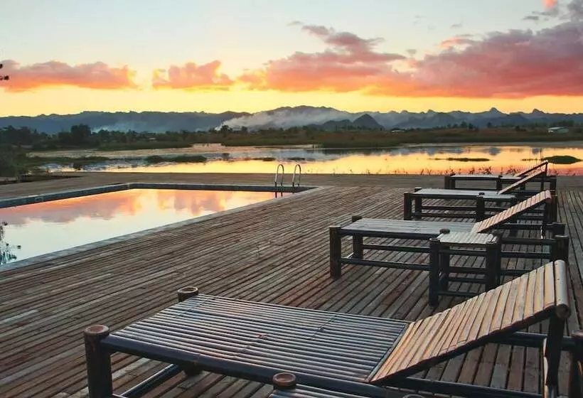Demoso Lodge   Hostel