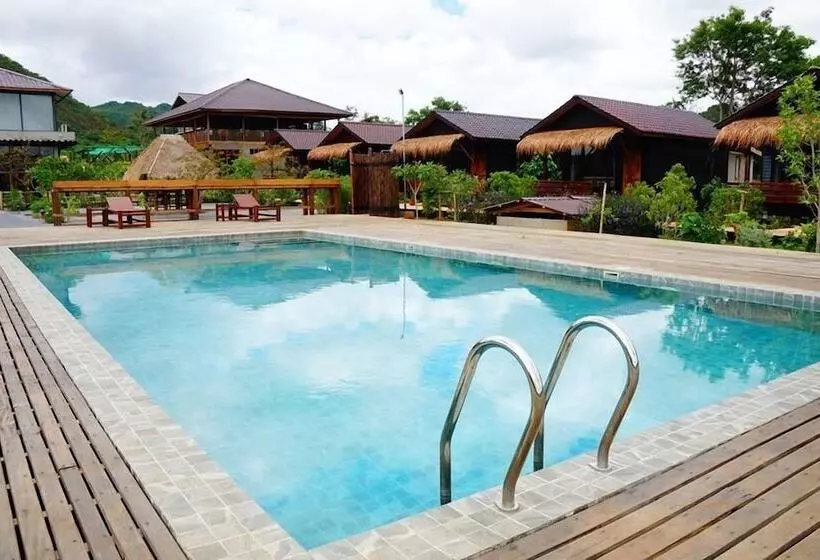 Demoso Lodge   Hostel