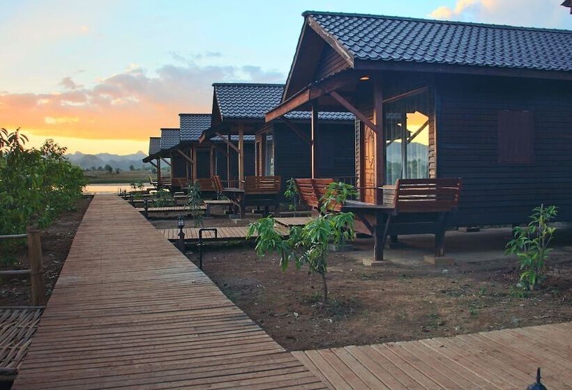Demoso Lodge   Hostel