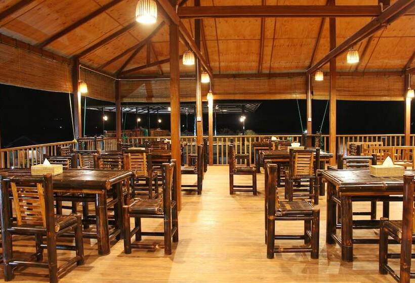 Demoso Lodge   Hostel