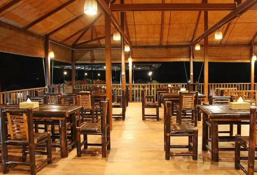 Demoso Lodge   Hostel