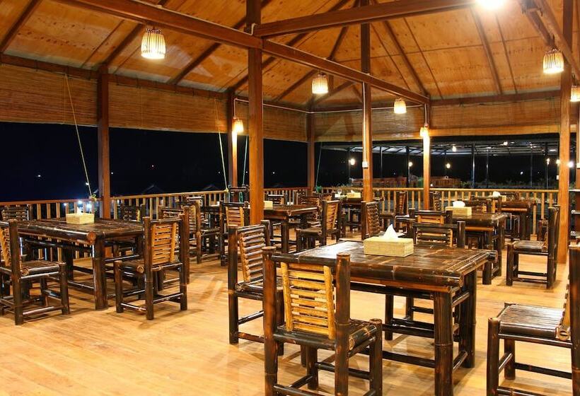 Demoso Lodge   Hostel