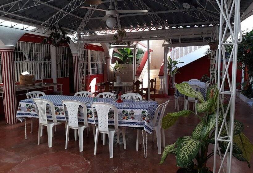 Hostal D Oleo Méndez