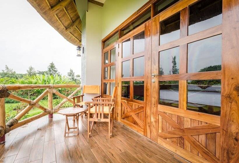 Отель Emburara Farm Lodge