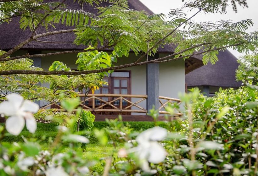 Отель Emburara Farm Lodge