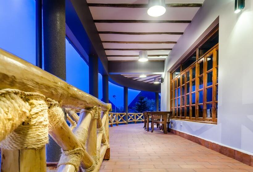 Отель Emburara Farm Lodge