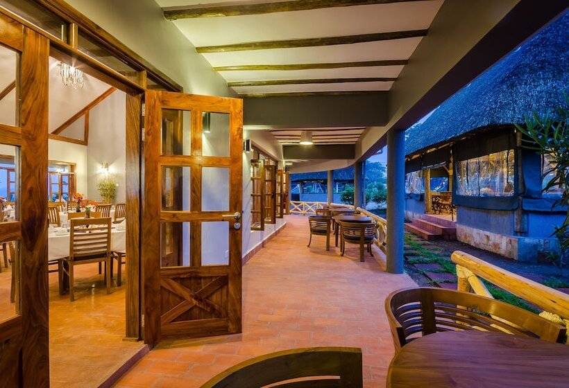 Отель Emburara Farm Lodge